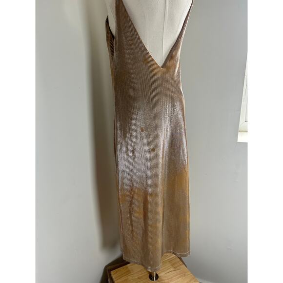 Metallic Gold Silver Spaghetti Strap Backless Flowy Shift Dress Womens M - Picture 8 of 11